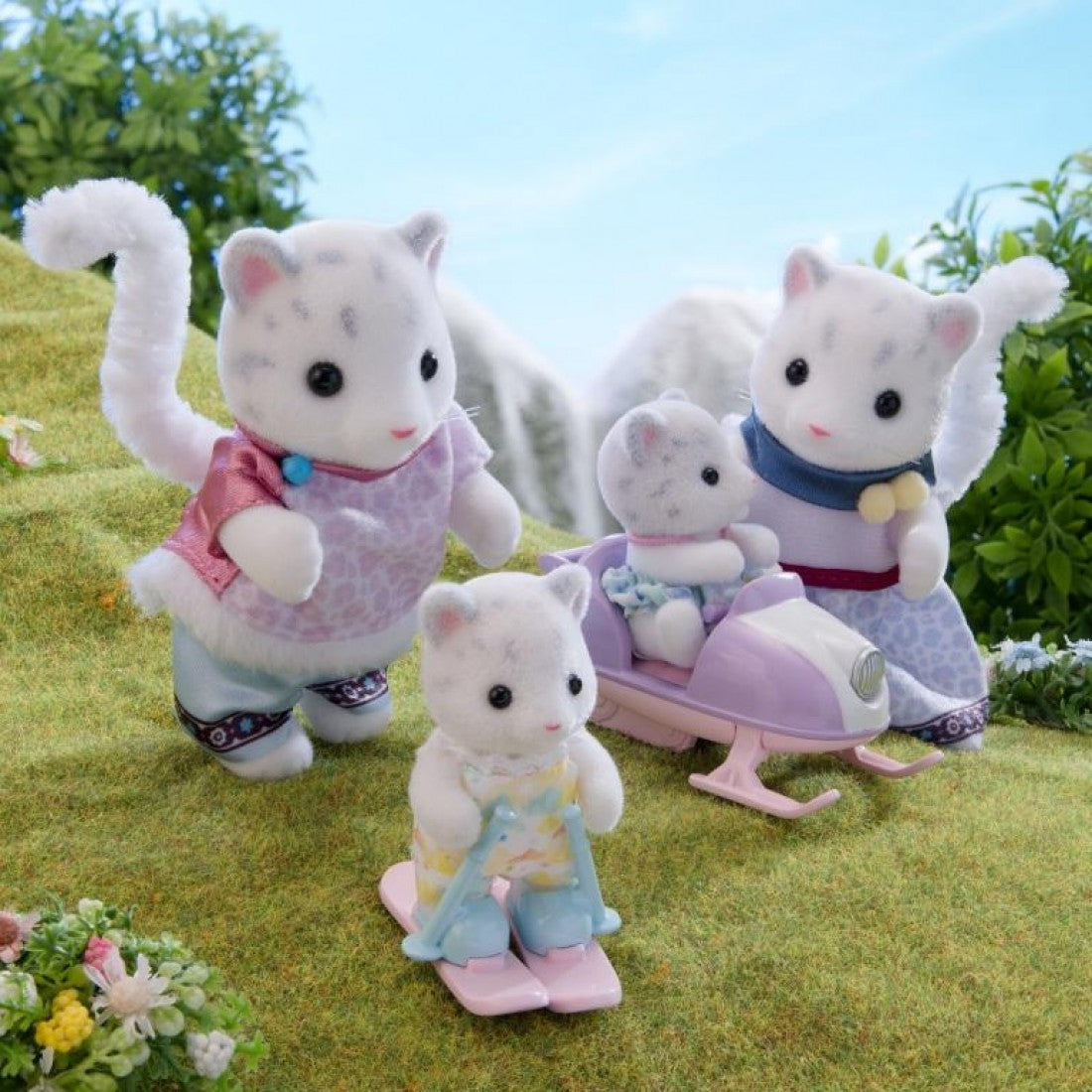 sylvanian-families-snow-leopard-family